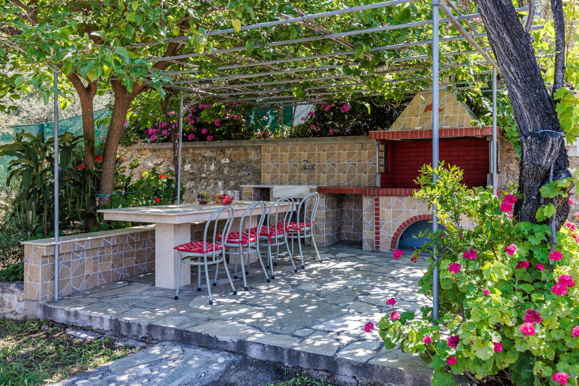 Anesis Apartment 2 Fireplace Skopelos Town Exterior photo